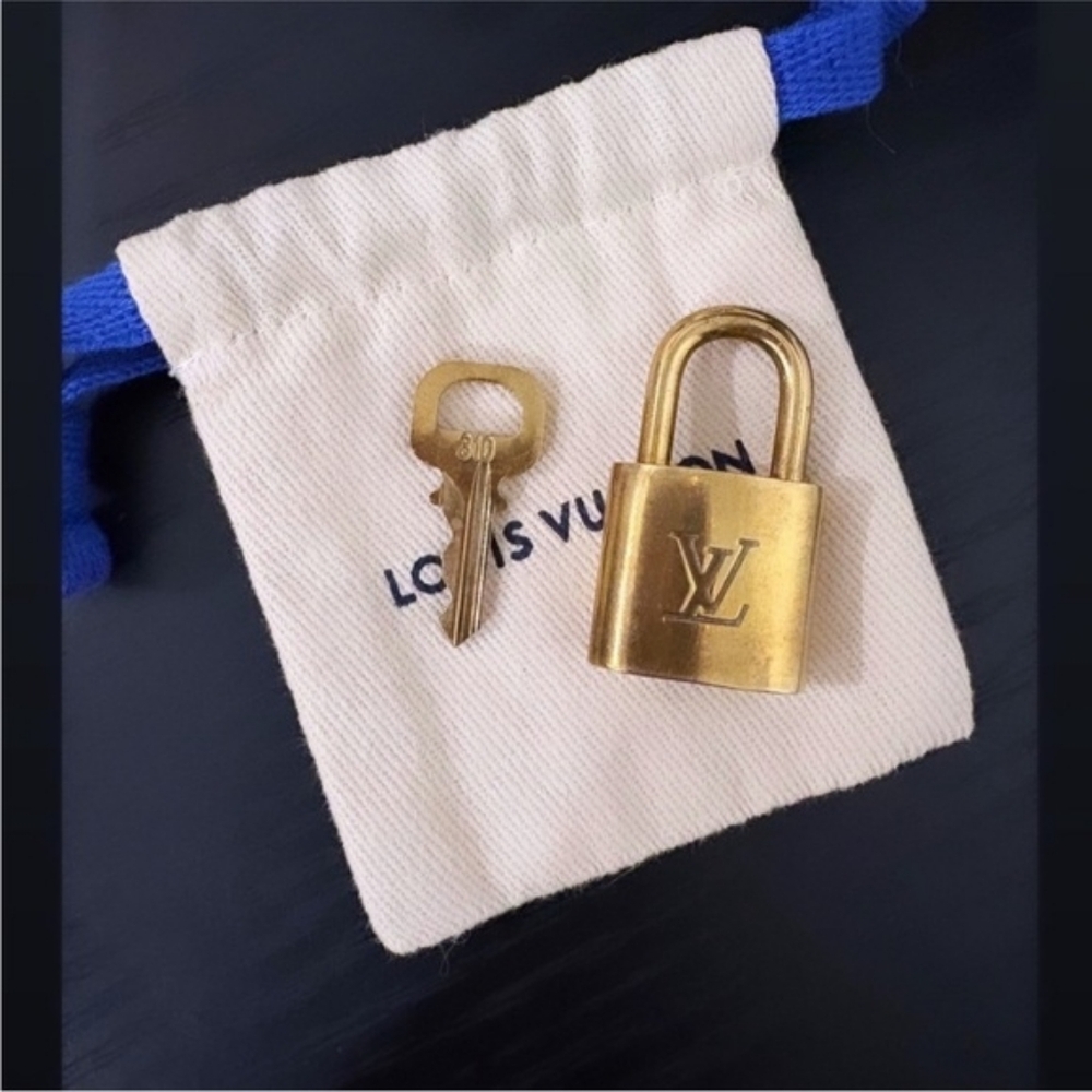 LV GOLD BRASS LOCK & KEY #328 DUST BAG INCLUDED - Picture 8 of 8